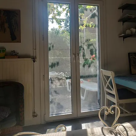 Apartment Kleines Gemütliches Mit Terrasse, Im Grünen Gelegen *