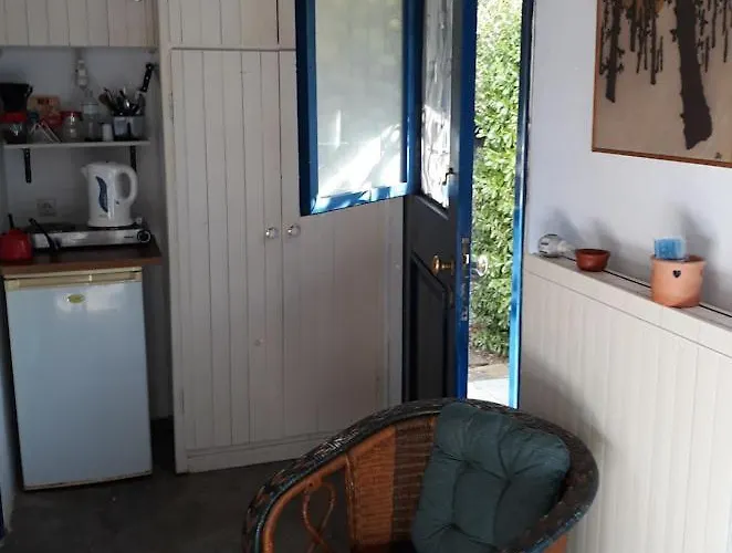 Kleines Gemuetliches Mit Terrasse, Im Gruenen Gelegen