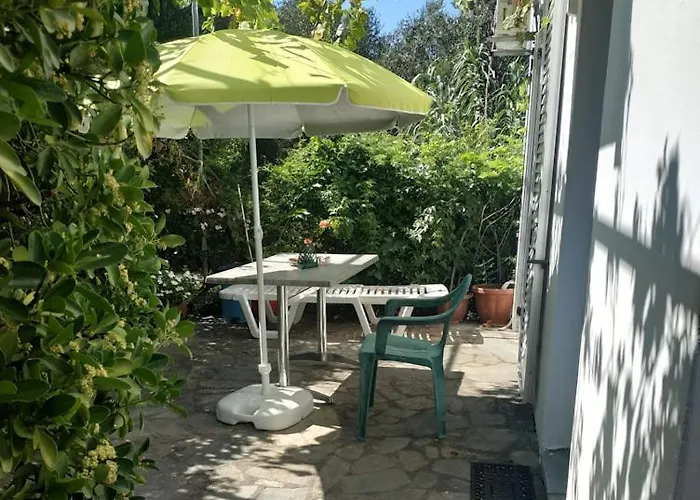 Kleines Gemuetliches Mit Terrasse, Im Gruenen Gelegen *